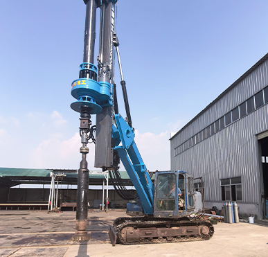 Rotary Drilling Rig with DTH Hammer Worksite