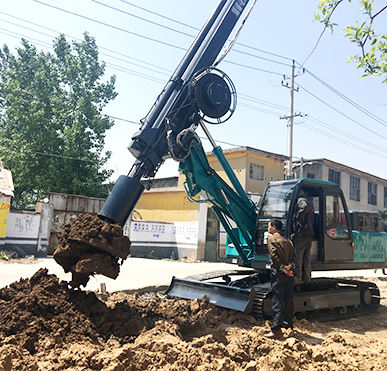 Square Kelly Rotary Drilling Rig Worksite